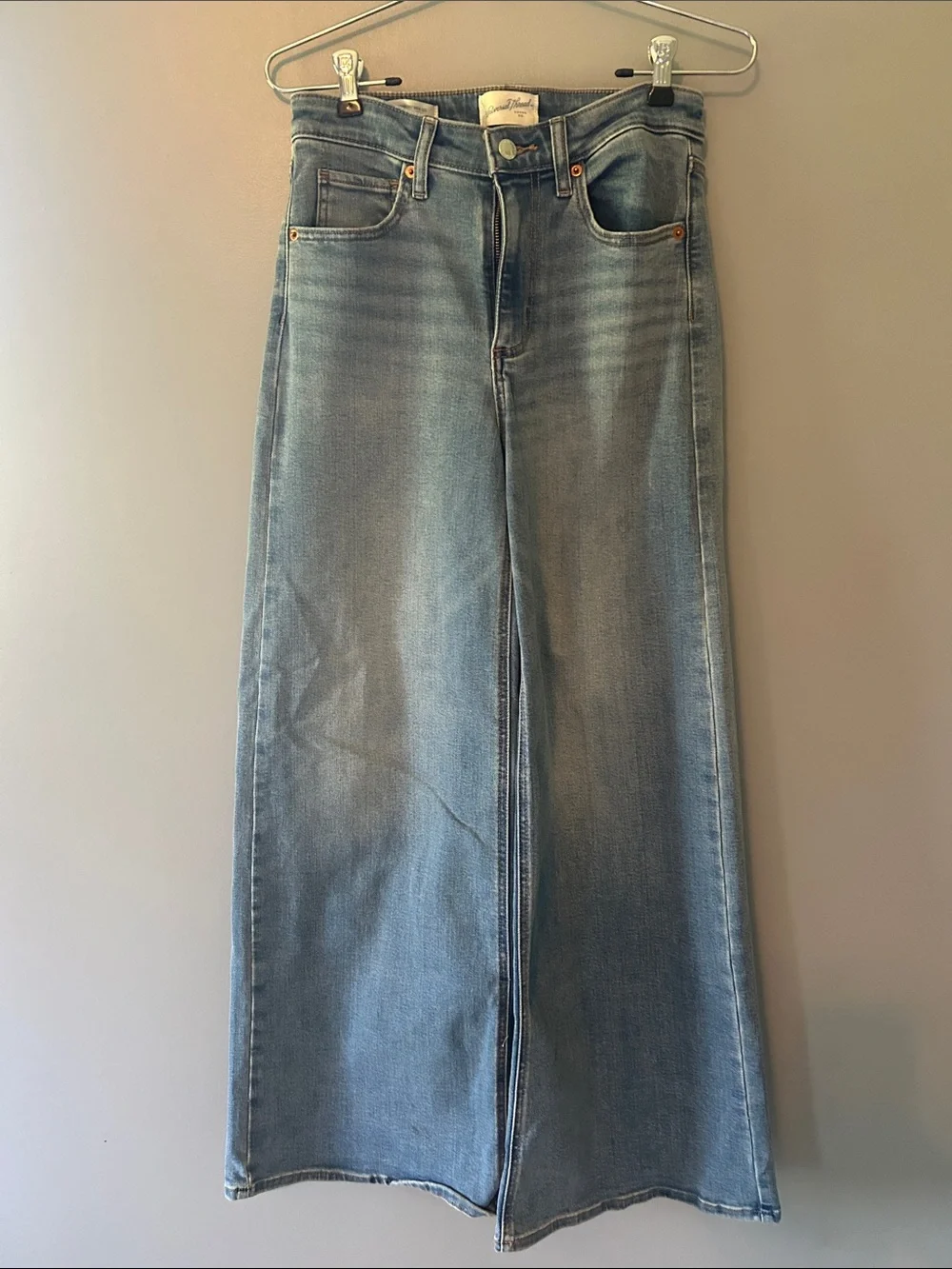 Universal Thread Medium Blue Flared Wide-Leg Jeans - Picture 1 of 6